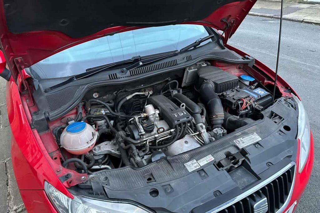 car maintenance for beginners - keep car clean - car engine clean