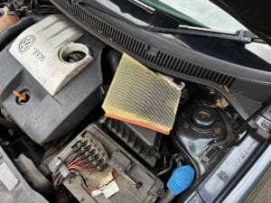 how to change the air filter on vw polo 9n featured image